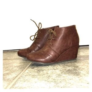 Size 8 Faux Brown Leather Tie-up Wedge Booties